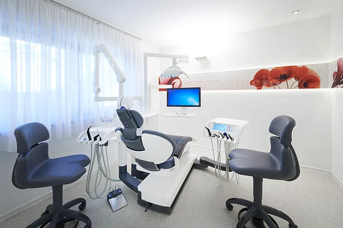 Modernes Behandlungszimmer, Zahnarzt München Pasing-Obermenzing